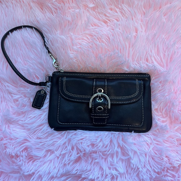 Authentic Coach Leather Wristlet - Picture 3 of 16